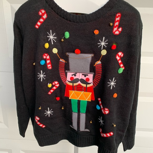Christmas toy soldier sweater with lights - Picture 4 of 6